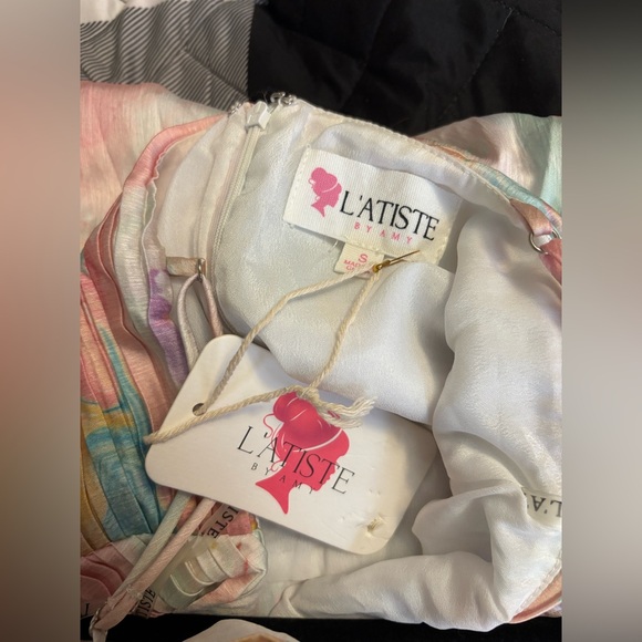 New L’atiste by Amy Pleated Watercolor Maxi Dress - Picture 6 of 7